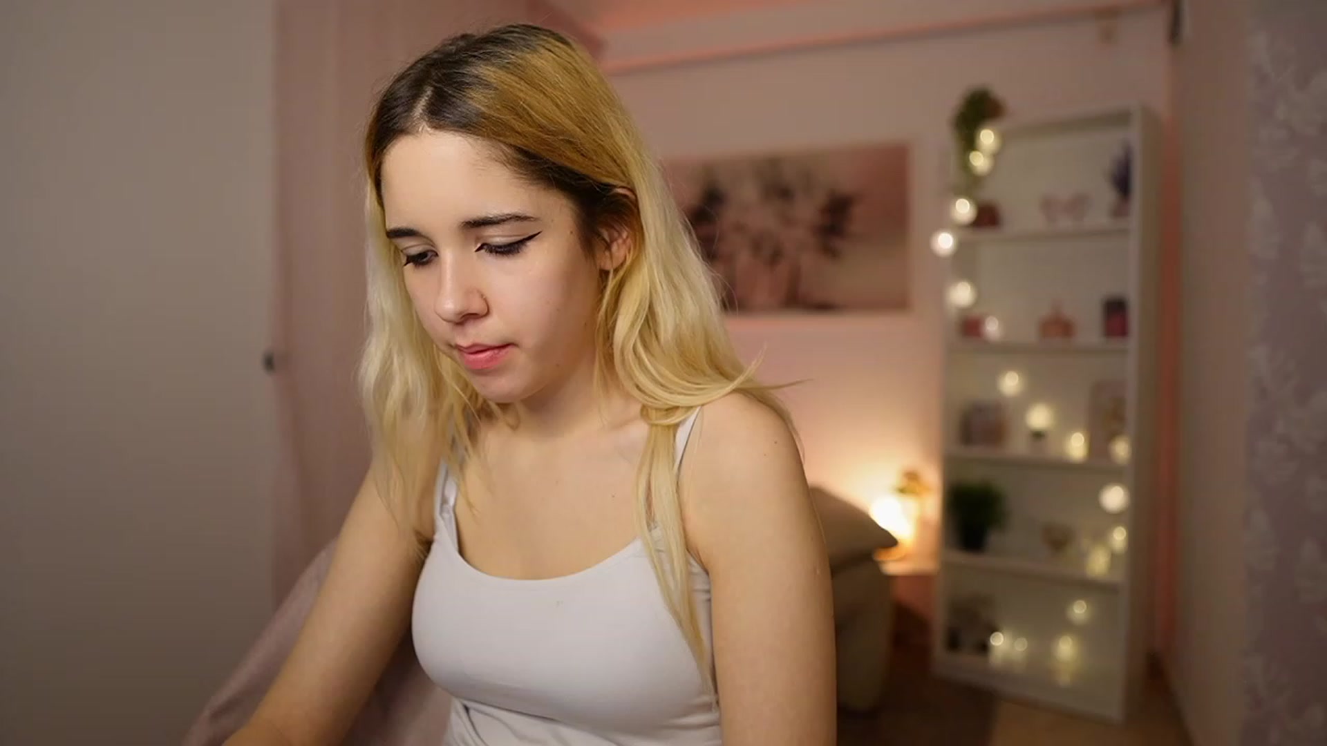 Gallery image thumbnail from Katie_Kush18's myfreecams stream on, 01/30/2024, 14:00 image 10 of 20