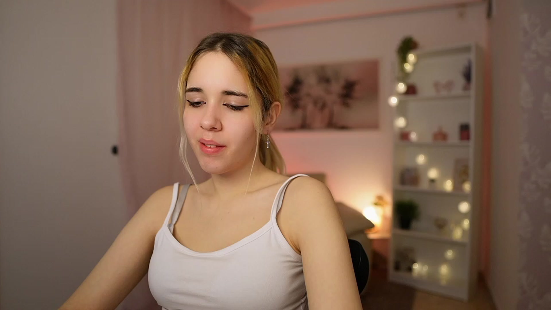 Gallery image thumbnail from Katie_Kush18's myfreecams stream on, 02/01/2024, 13:55 image 5 of 20
