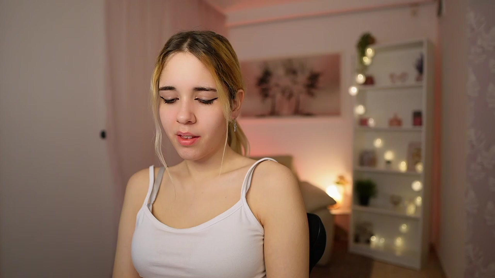 Gallery image thumbnail from Katie_Kush18's myfreecams stream on, 02/01/2024, 13:55 image 6 of 20