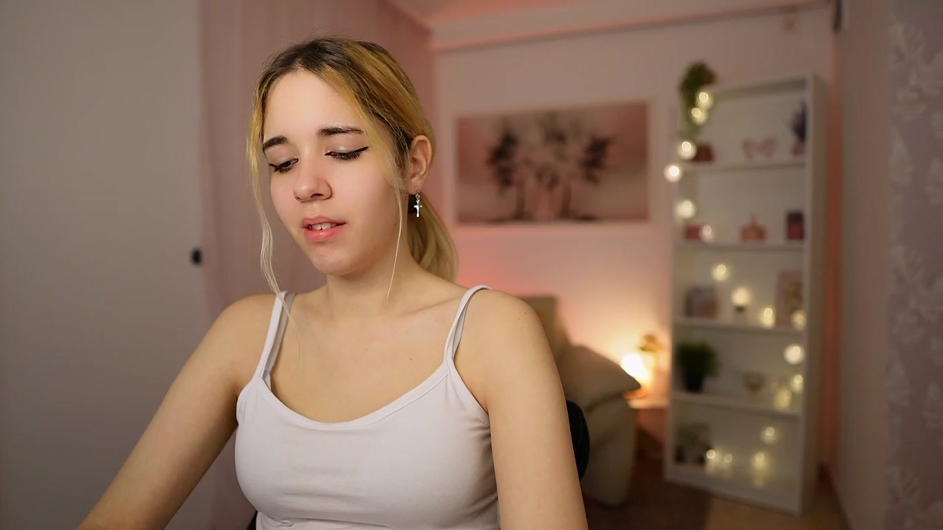 Gallery image thumbnail from Katie_Kush18's myfreecams stream on, 02/01/2024, 13:55 image 2 of 20