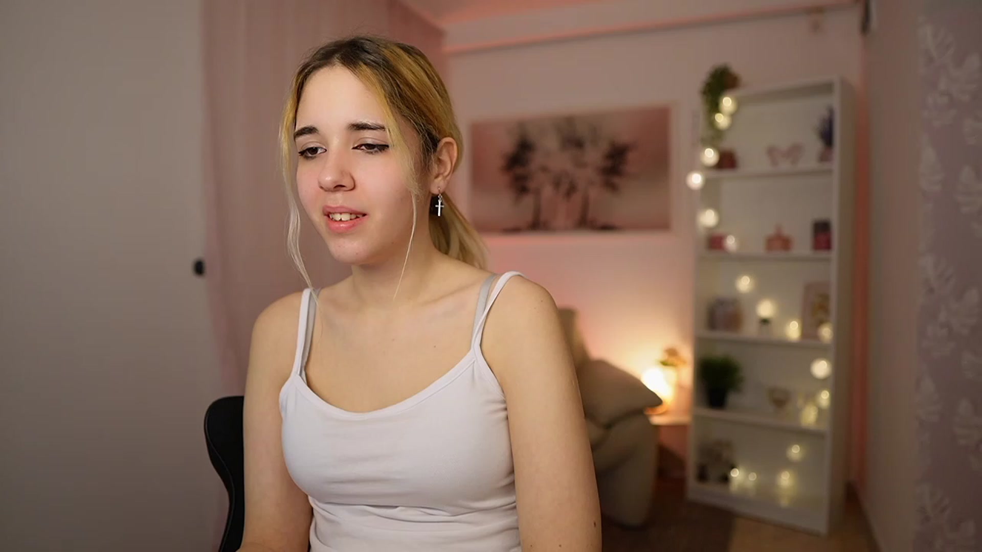 Gallery image thumbnail from Katie_Kush18's myfreecams stream on, 02/01/2024, 13:55 image 13 of 20