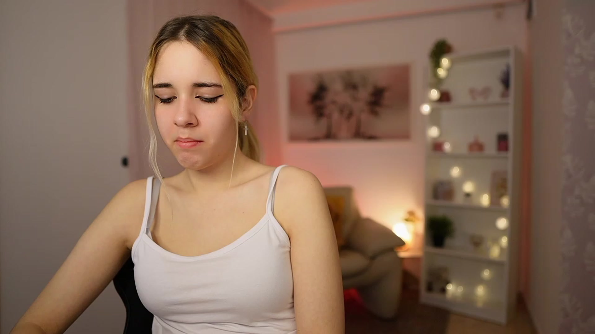 Gallery image thumbnail from Katie_Kush18's myfreecams stream on, 02/01/2024, 13:55 image 8 of 20