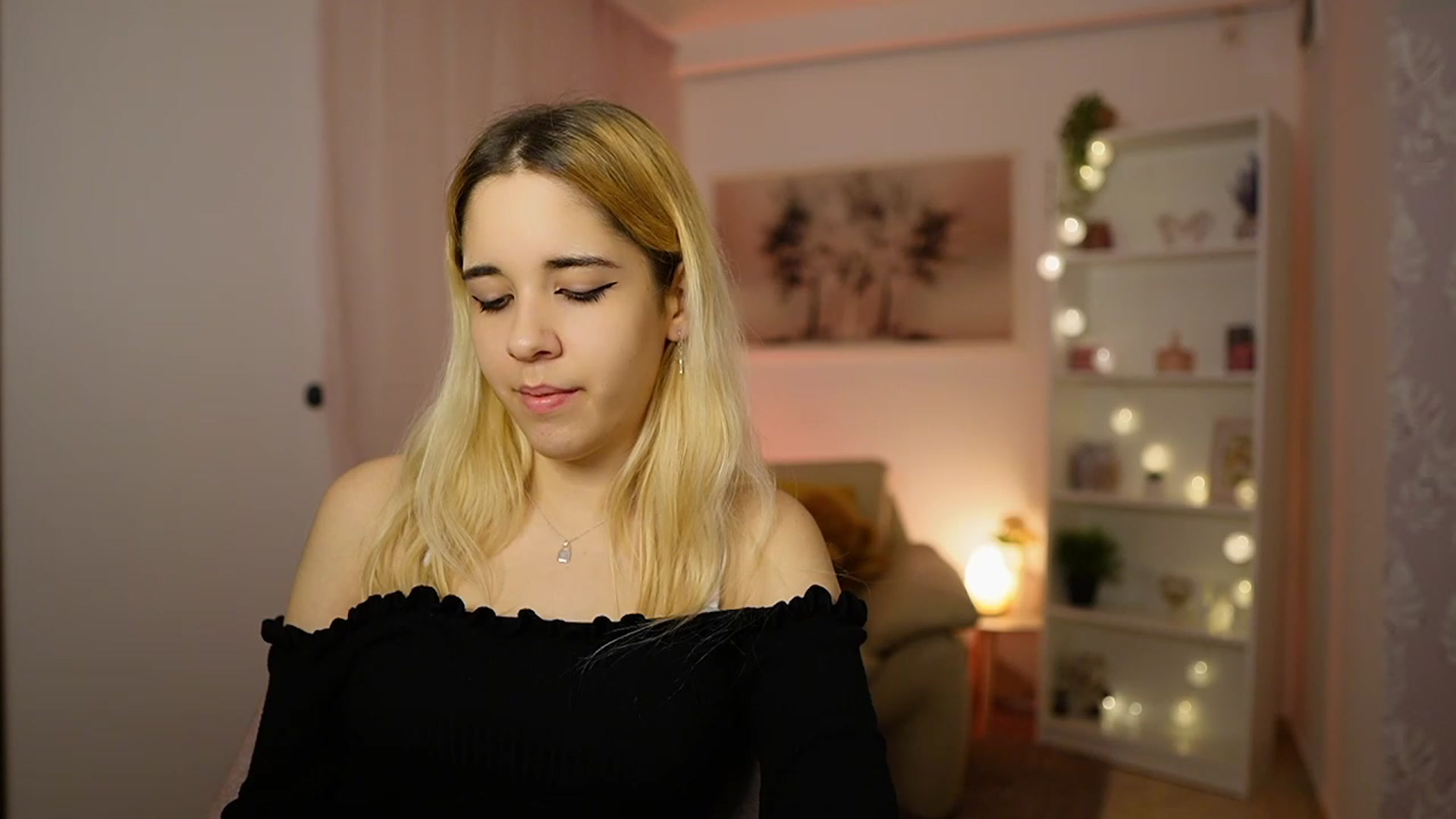 Gallery image thumbnail from Katie_Kush18's myfreecams stream on, 02/02/2024, 11:34 image 16 of 20