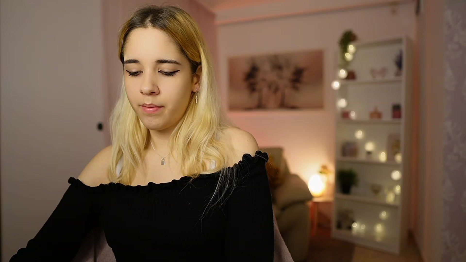 Gallery image thumbnail from Katie_Kush18's myfreecams stream on, 02/02/2024, 11:34 image 17 of 20