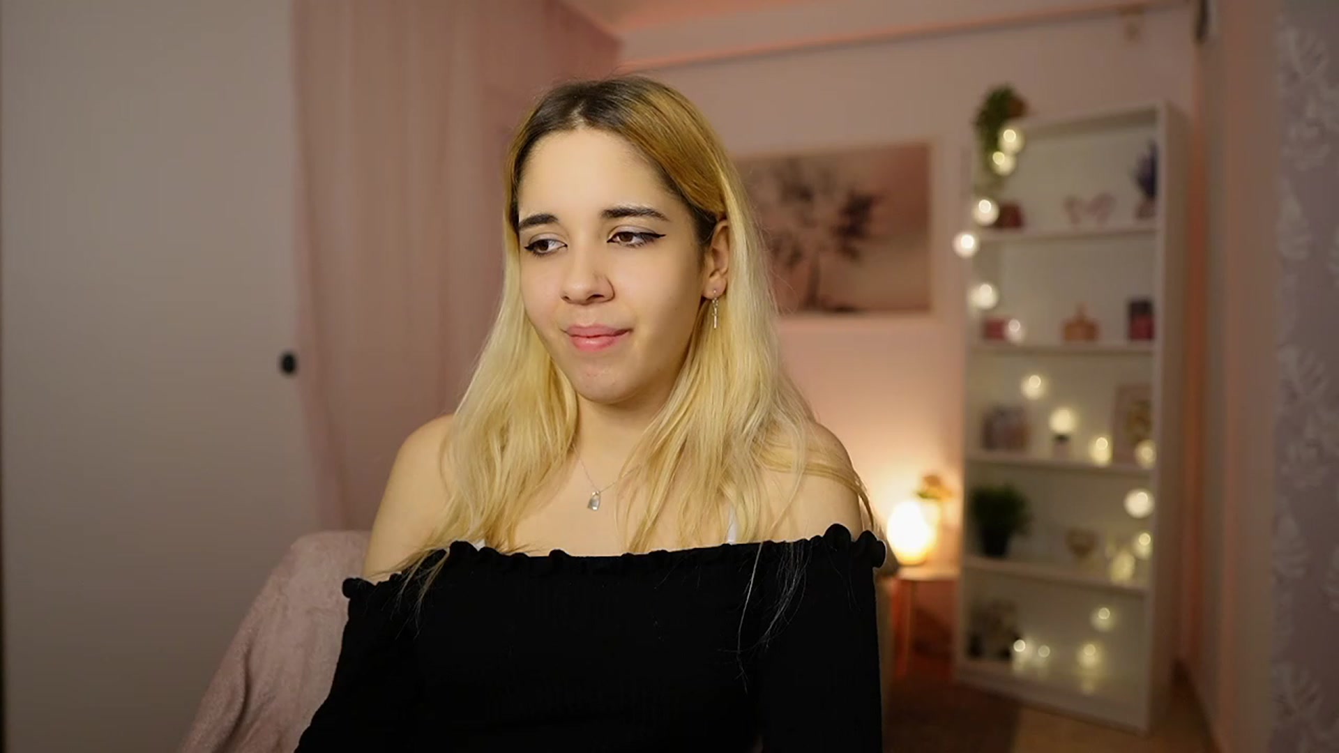 Gallery image thumbnail from Katie_Kush18's myfreecams stream on, 02/02/2024, 11:34 image 13 of 20