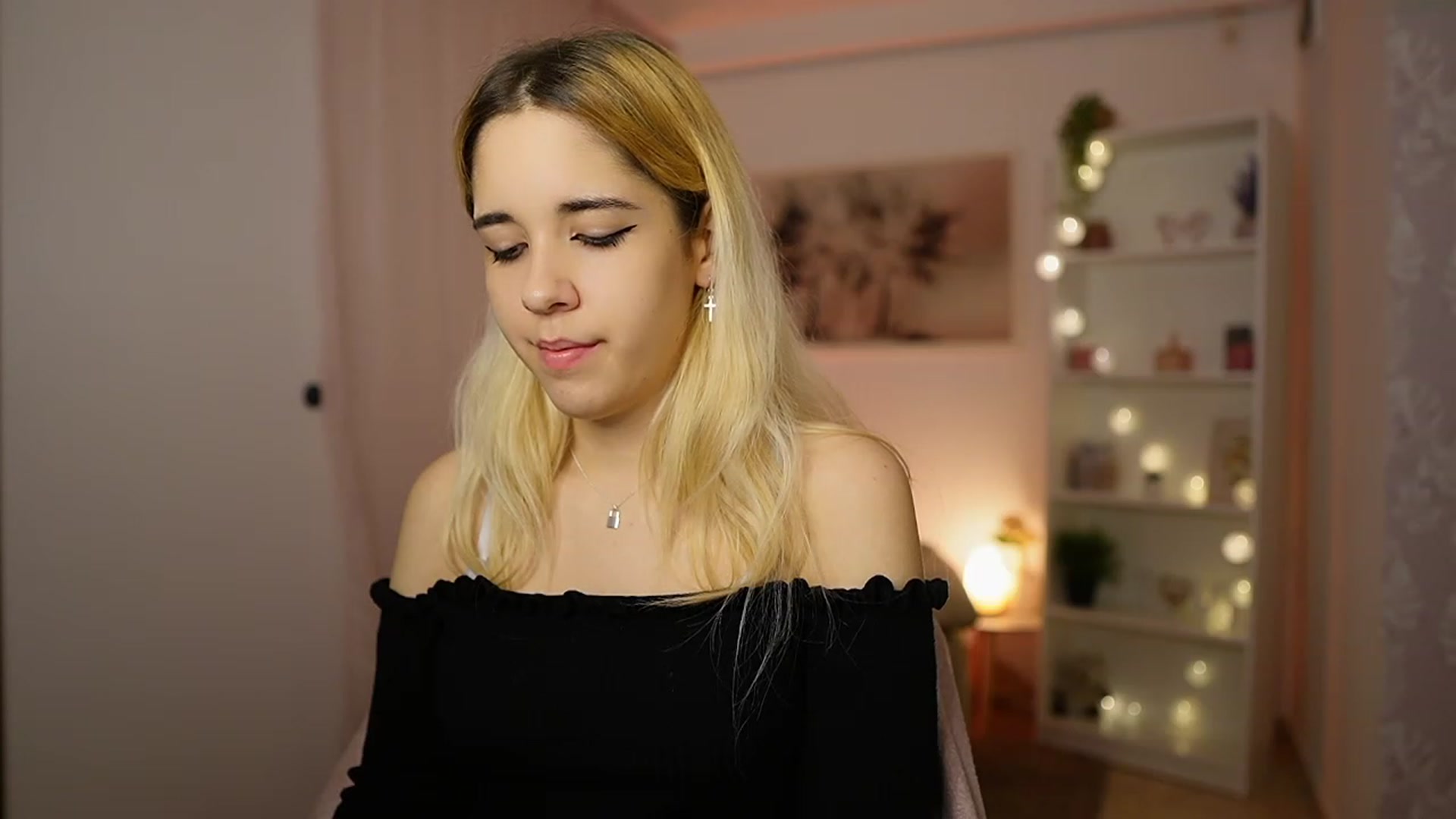 Gallery image thumbnail from Katie_Kush18's myfreecams stream on, 02/02/2024, 11:34 image 18 of 20