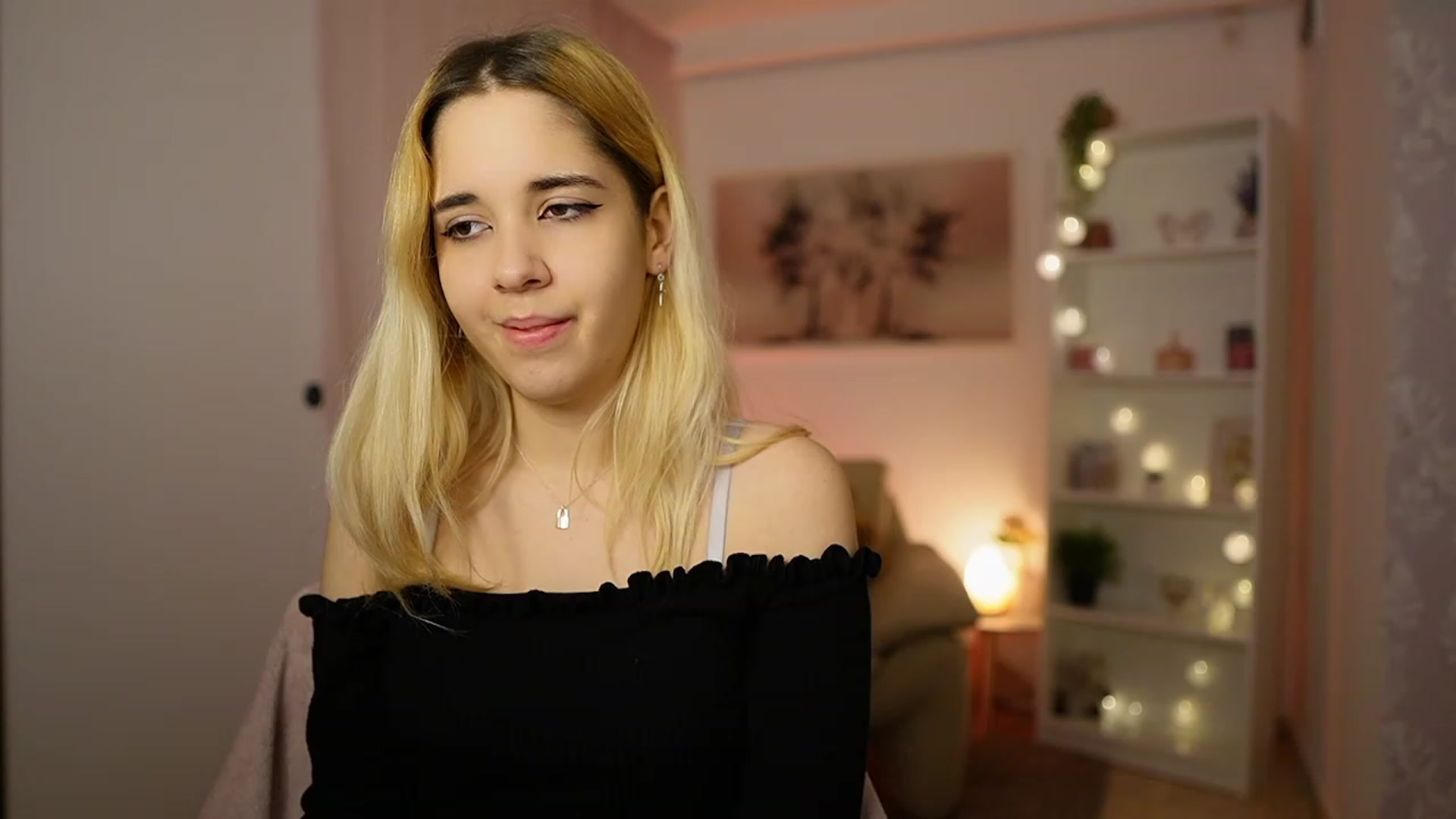 Gallery image thumbnail from Katie_Kush18's myfreecams stream on, 02/02/2024, 11:34 image 10 of 20