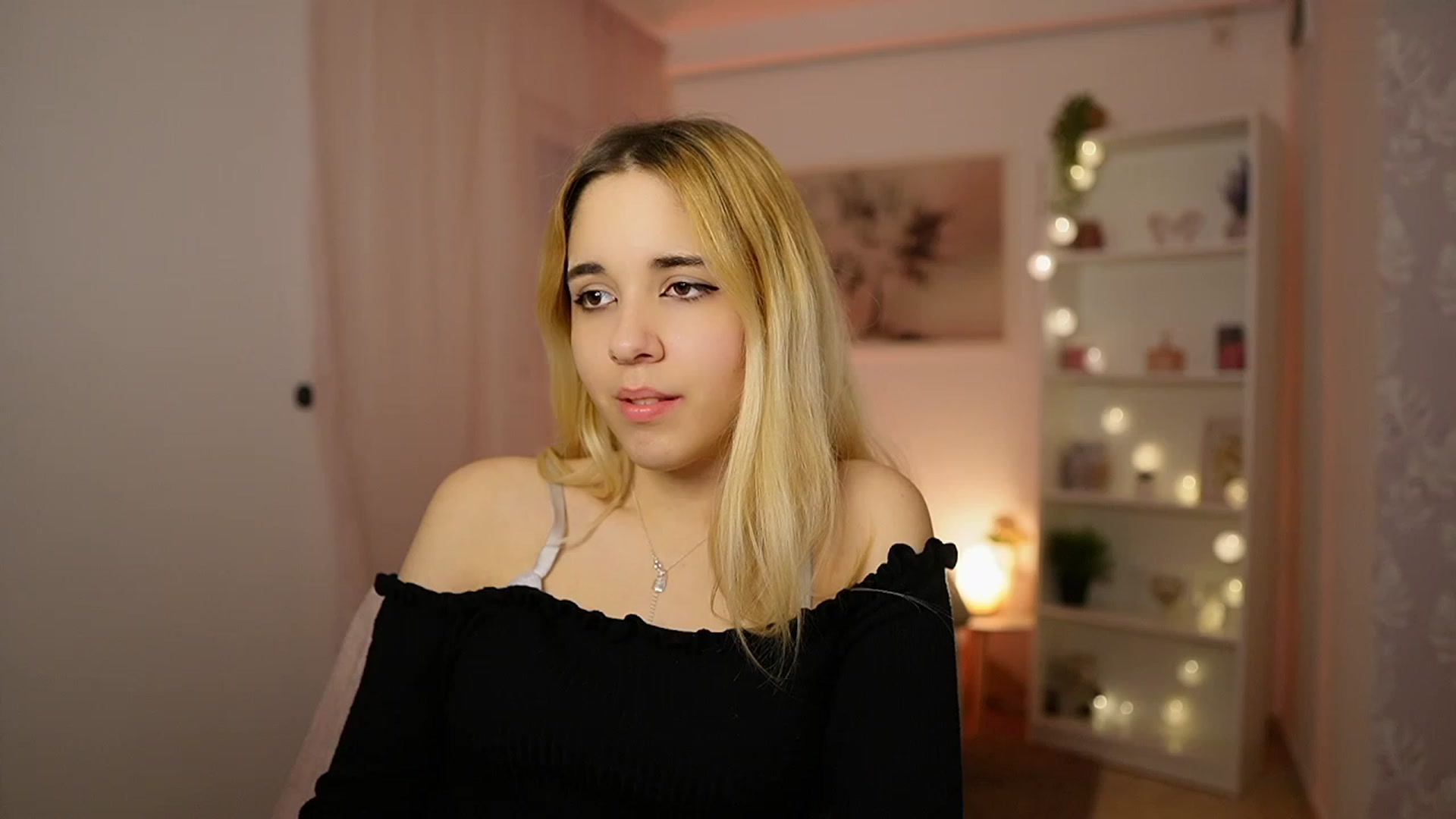 Gallery image thumbnail from Katie_Kush18's myfreecams stream on, 02/02/2024, 12:49 image 12 of 20