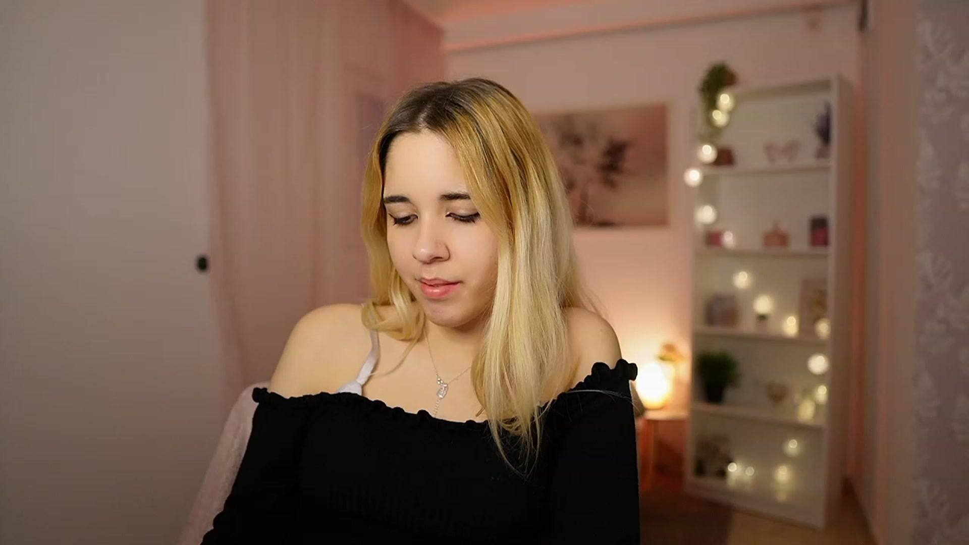 Gallery image thumbnail from Katie_Kush18's myfreecams stream on, 02/02/2024, 12:49 image 13 of 20
