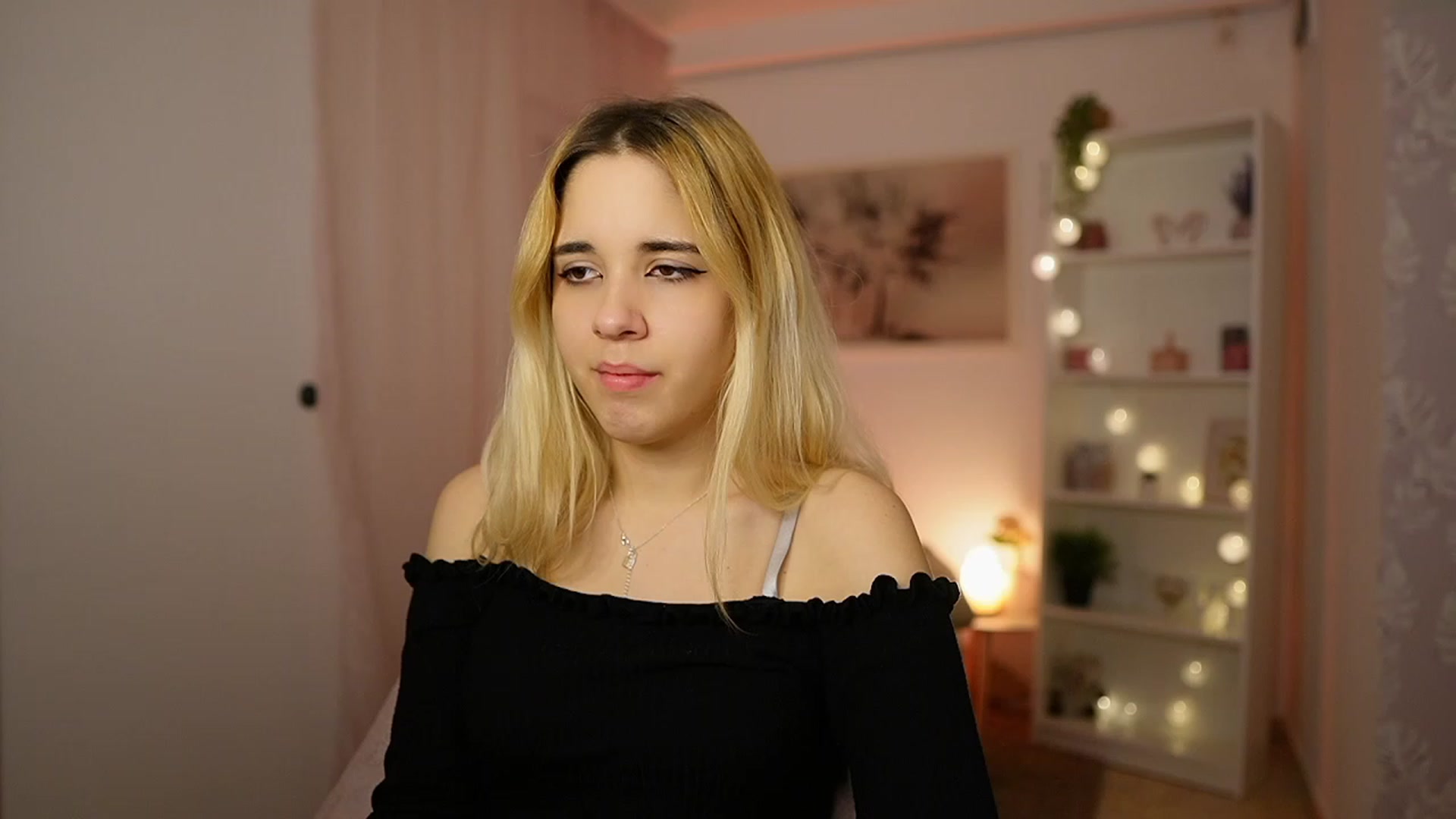 Gallery image thumbnail from Katie_Kush18's myfreecams stream on, 02/02/2024, 12:49 image 1 of 20