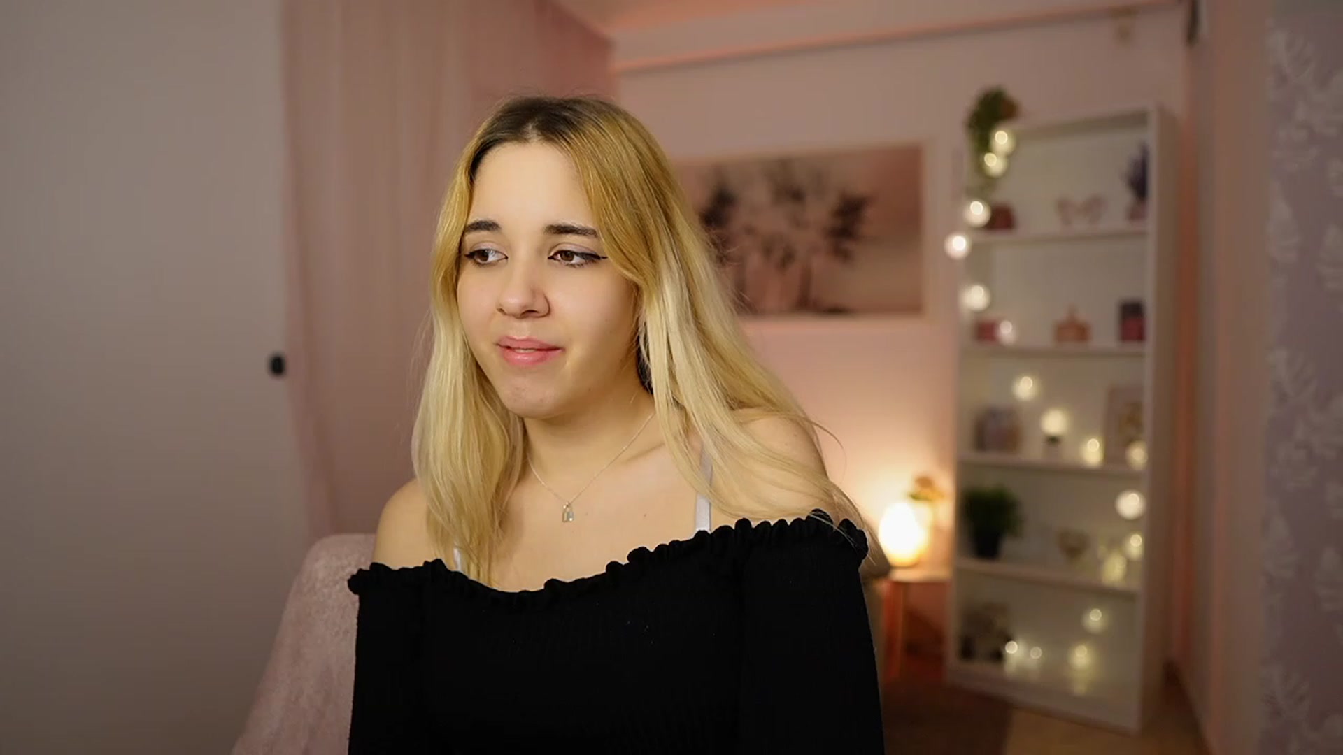 Gallery image thumbnail from Katie_Kush18's myfreecams stream on, 02/02/2024, 14:01 image 4 of 20