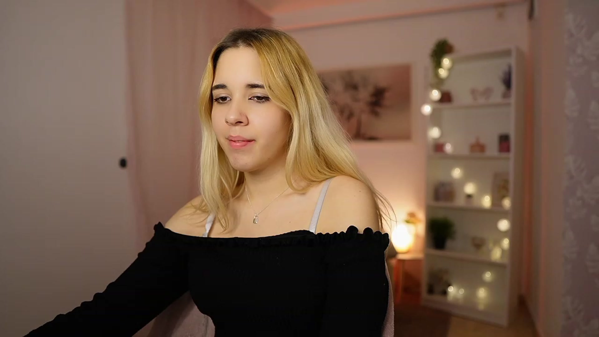 Gallery image thumbnail from Katie_Kush18's myfreecams stream on, 02/02/2024, 14:01 image 13 of 20