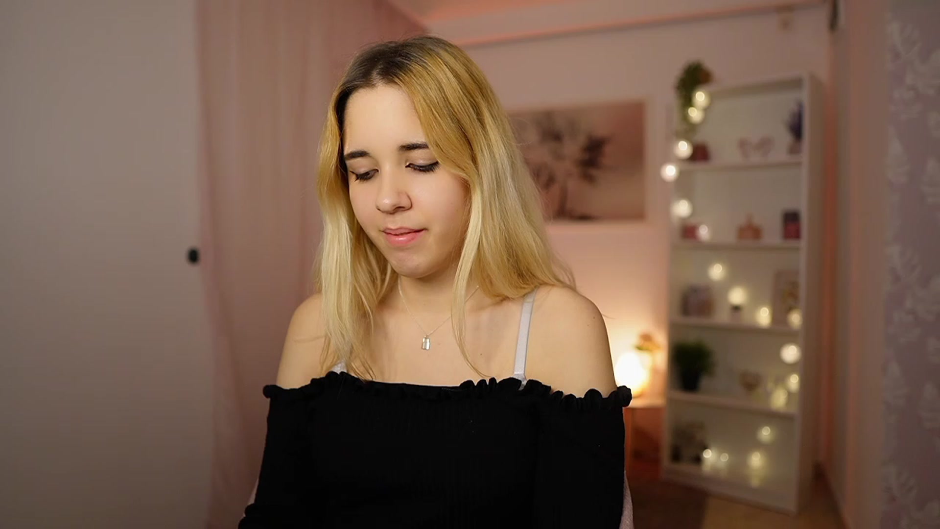 Gallery image thumbnail from Katie_Kush18's myfreecams stream on, 02/02/2024, 14:01 image 16 of 20