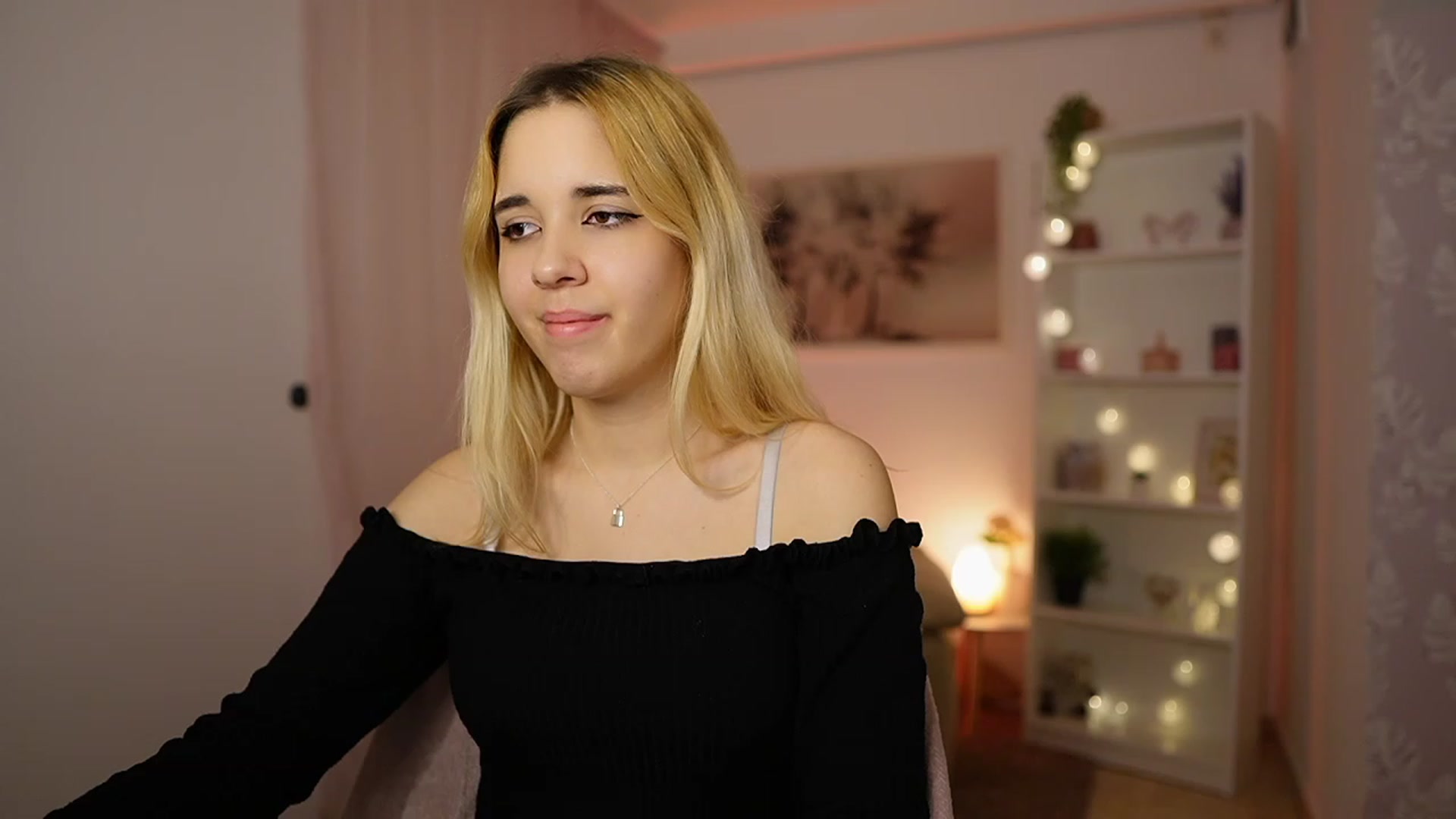 Gallery image thumbnail from Katie_Kush18's myfreecams stream on, 02/02/2024, 14:01 image 14 of 20