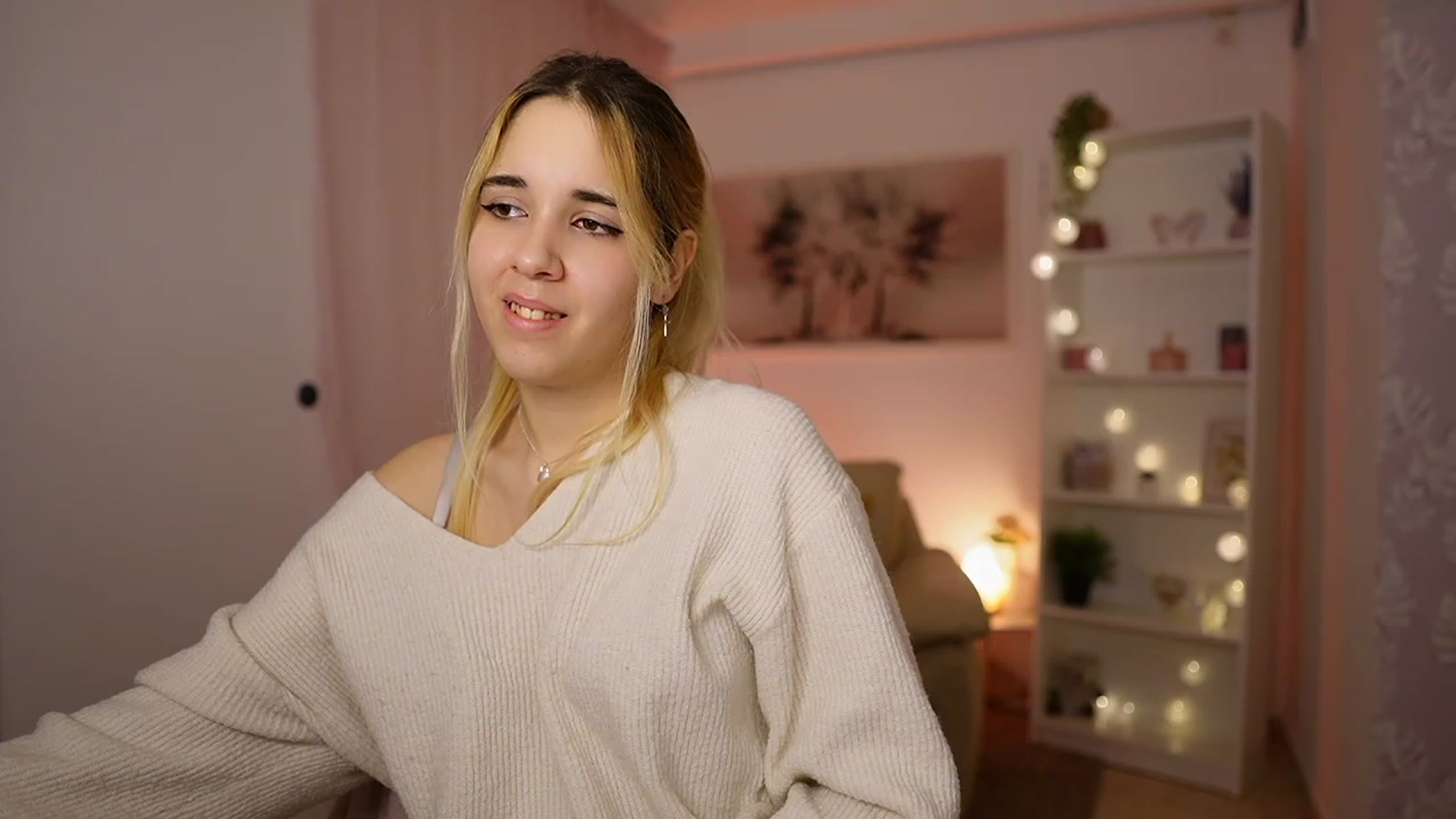 Gallery image thumbnail from Katie_Kush18's myfreecams stream on, 02/03/2024, 14:01 image 17 of 20