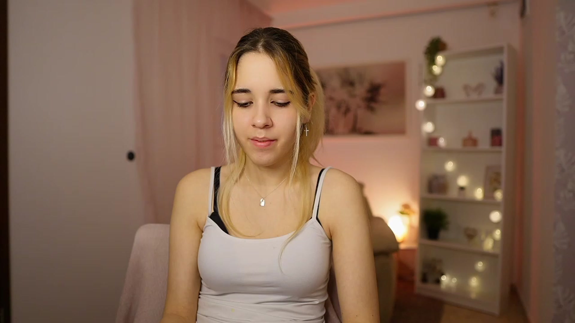 Gallery image thumbnail from Katie_Kush18's myfreecams stream on, 02/04/2024, 11:22 image 12 of 20