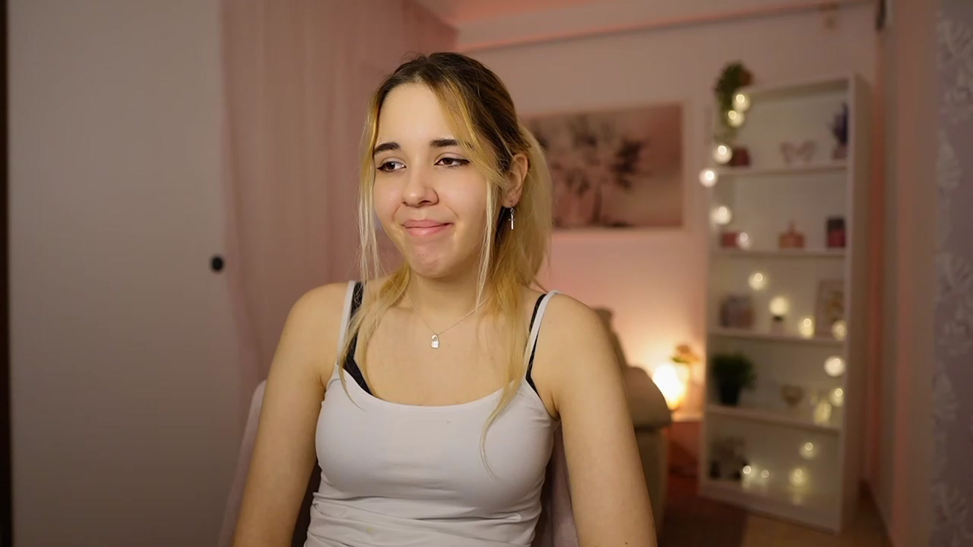Gallery image thumbnail from Katie_Kush18's myfreecams stream on, 02/04/2024, 11:22 image 7 of 20