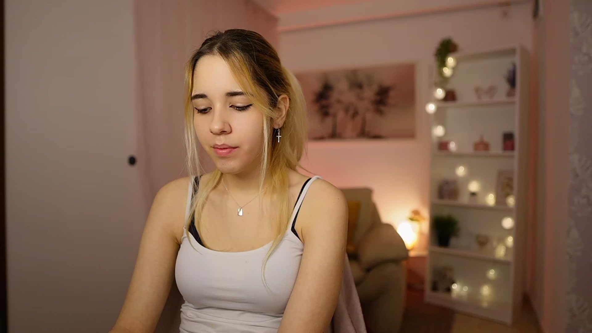 Gallery image thumbnail from Katie_Kush18's myfreecams stream on, 02/04/2024, 11:22 image 3 of 20