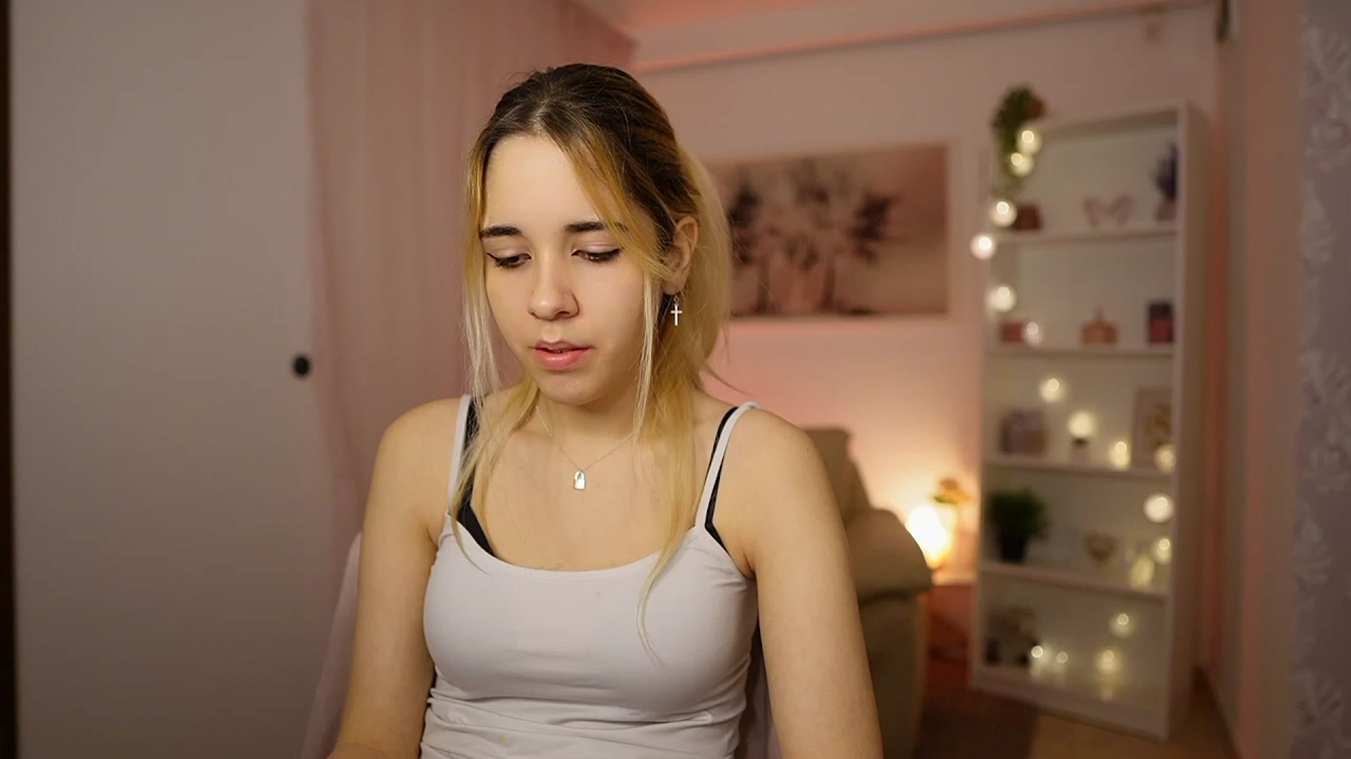 Gallery image thumbnail from Katie_Kush18's myfreecams stream on, 02/04/2024, 11:22 image 4 of 20
