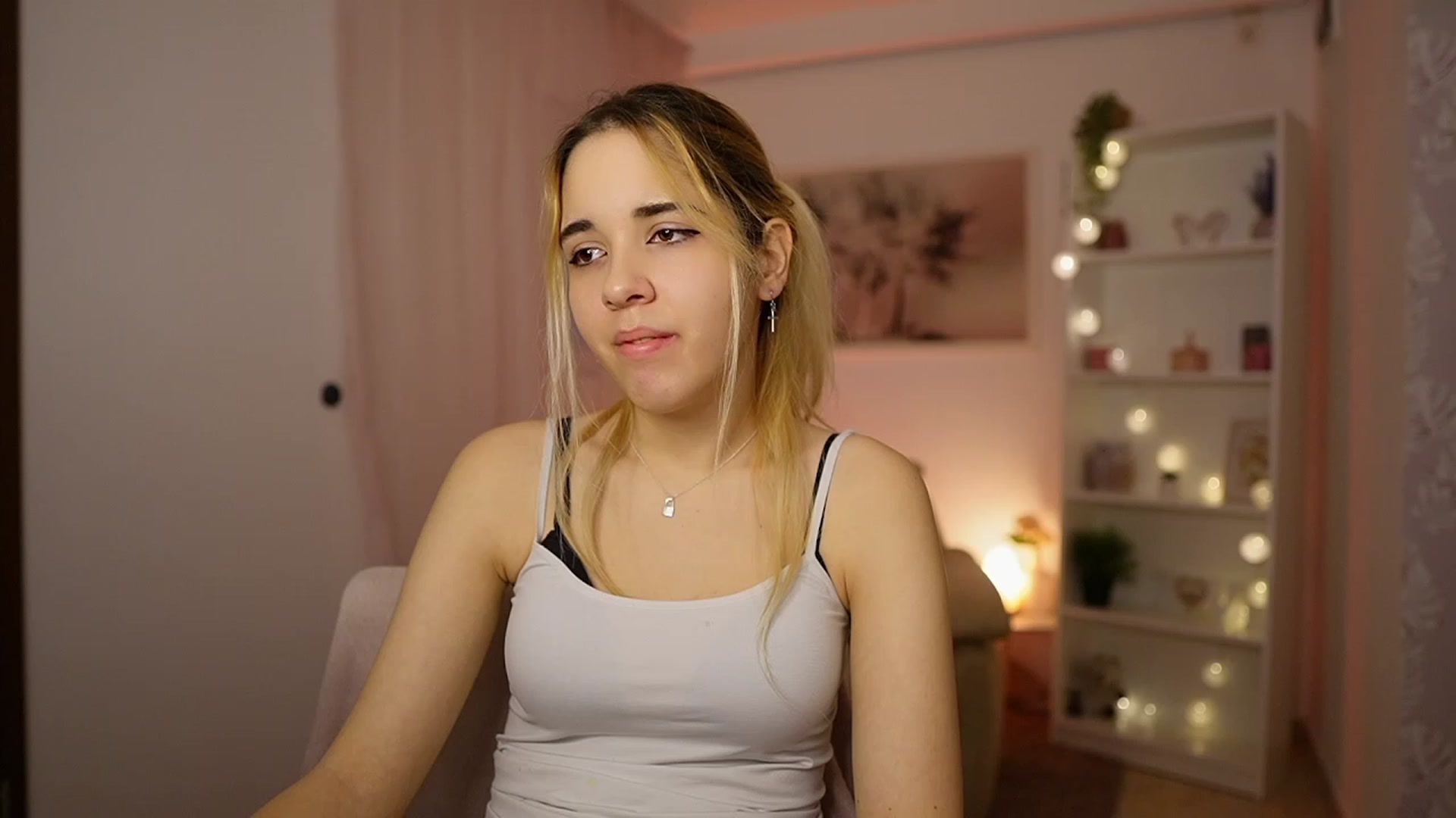 Gallery image thumbnail from Katie_Kush18's myfreecams stream on, 02/04/2024, 11:22 image 13 of 20