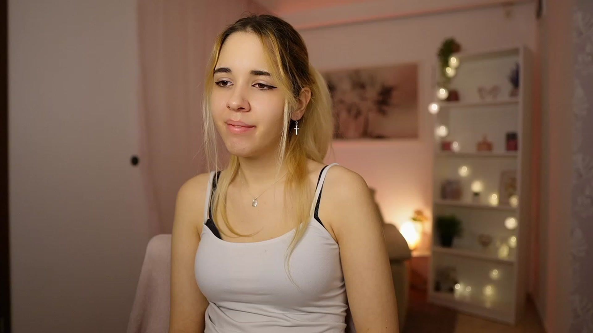Gallery image thumbnail from Katie_Kush18's myfreecams stream on, 02/04/2024, 11:22 image 15 of 20
