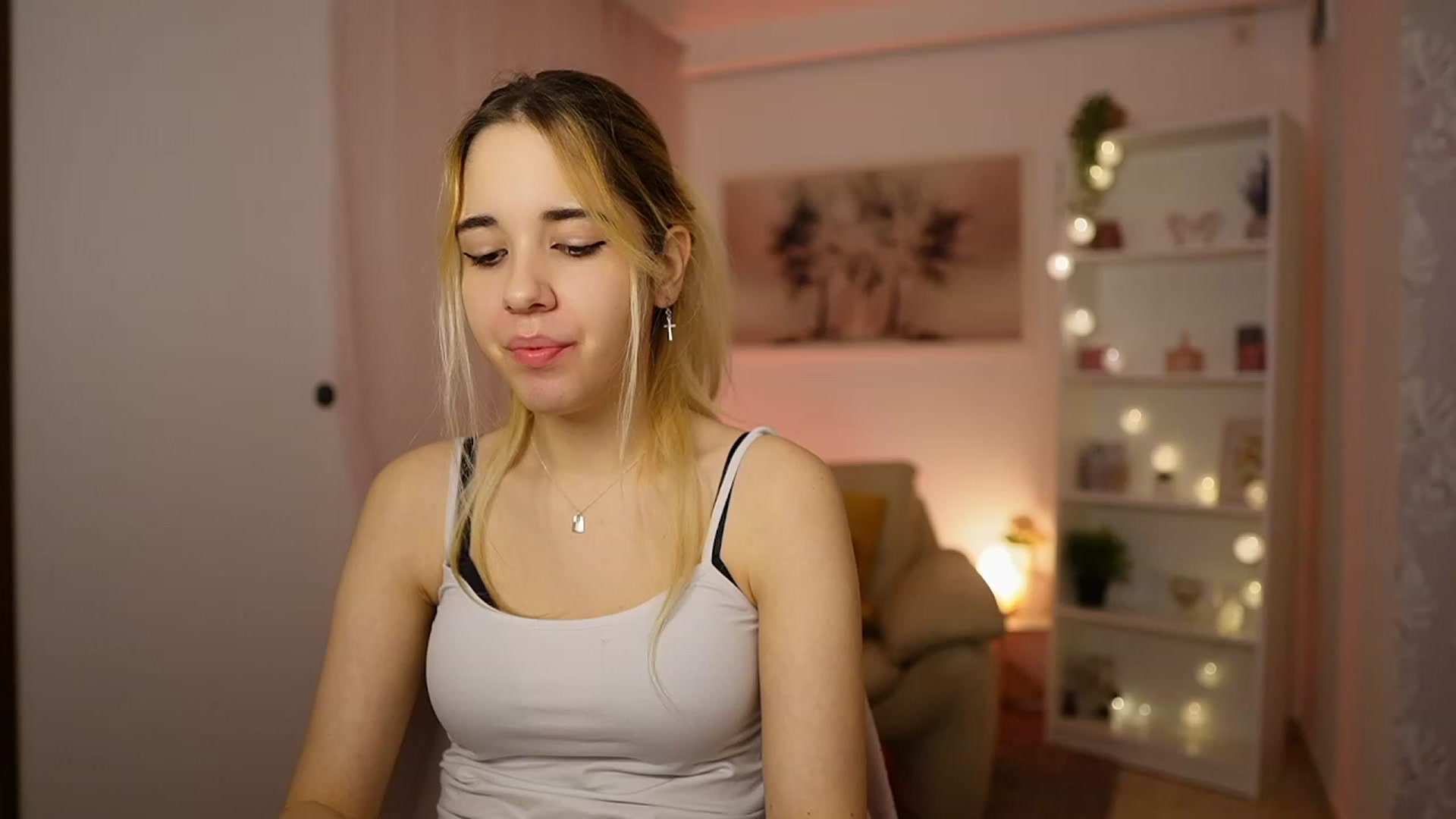 Gallery image thumbnail from Katie_Kush18's myfreecams stream on, 02/04/2024, 11:22 image 2 of 20