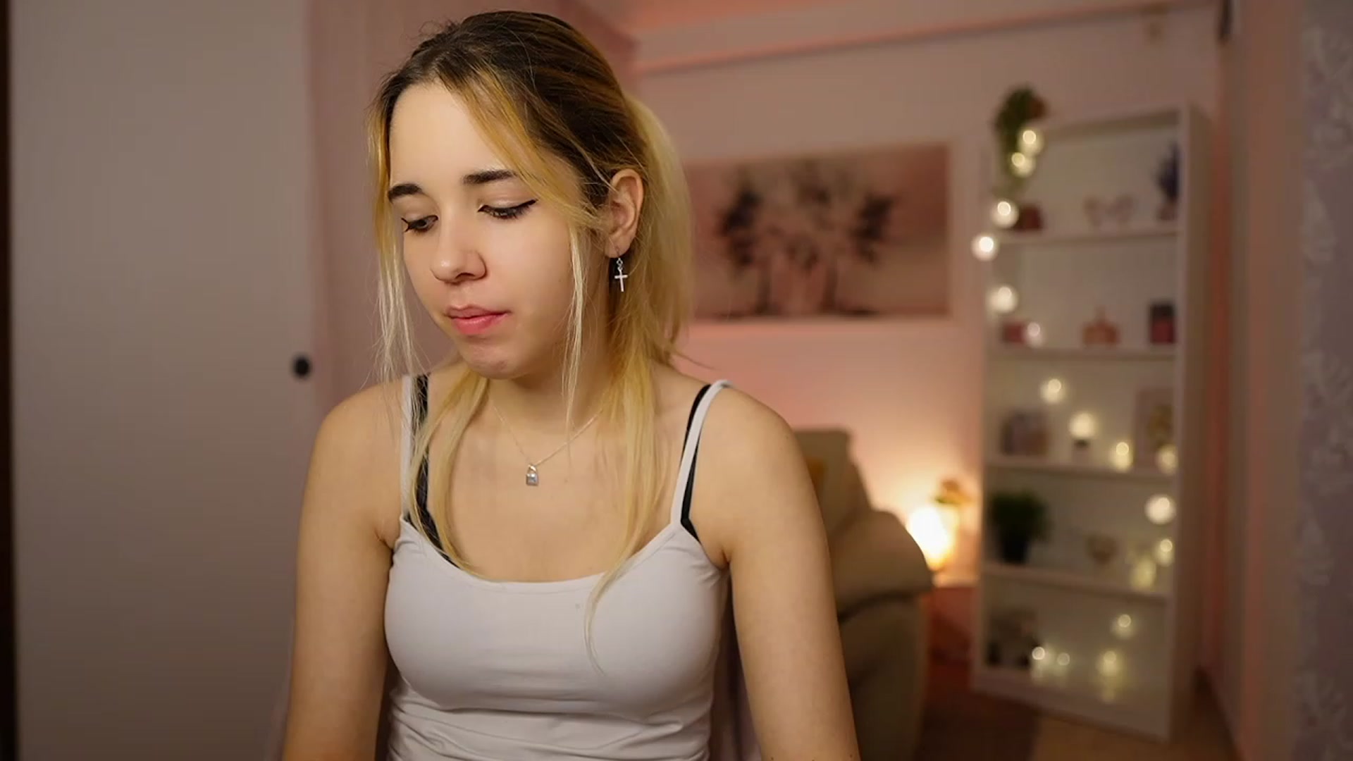 Gallery image thumbnail from Katie_Kush18's myfreecams stream on, 02/04/2024, 11:22 image 1 of 20