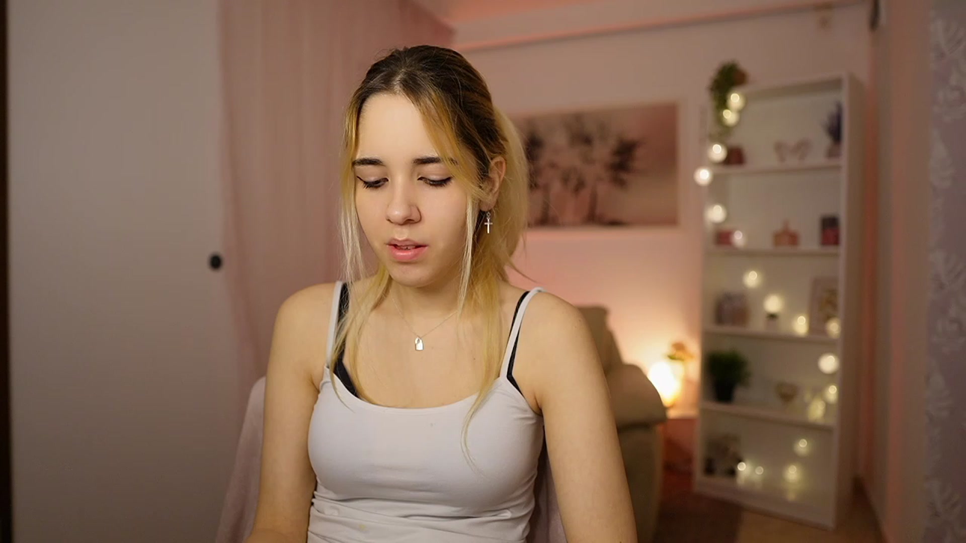 Gallery image thumbnail from Katie_Kush18's myfreecams stream on, 02/04/2024, 11:22 image 5 of 20