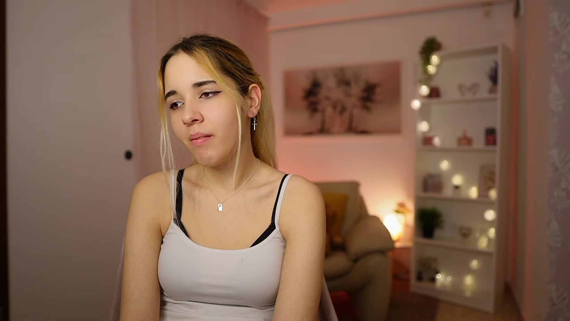 Gallery image thumbnail from Katie_Kush18's myfreecams stream on, 02/04/2024, 13:43 image 17 of 20