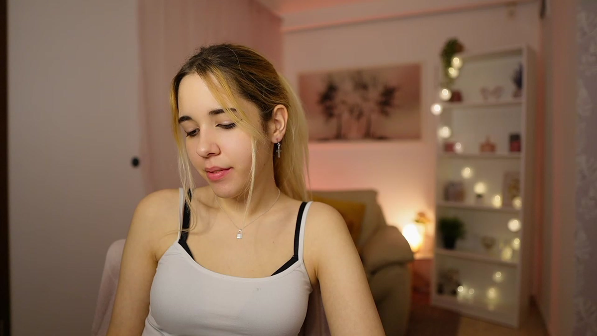 Gallery image thumbnail from Katie_Kush18's myfreecams stream on, 02/04/2024, 13:43 image 12 of 20