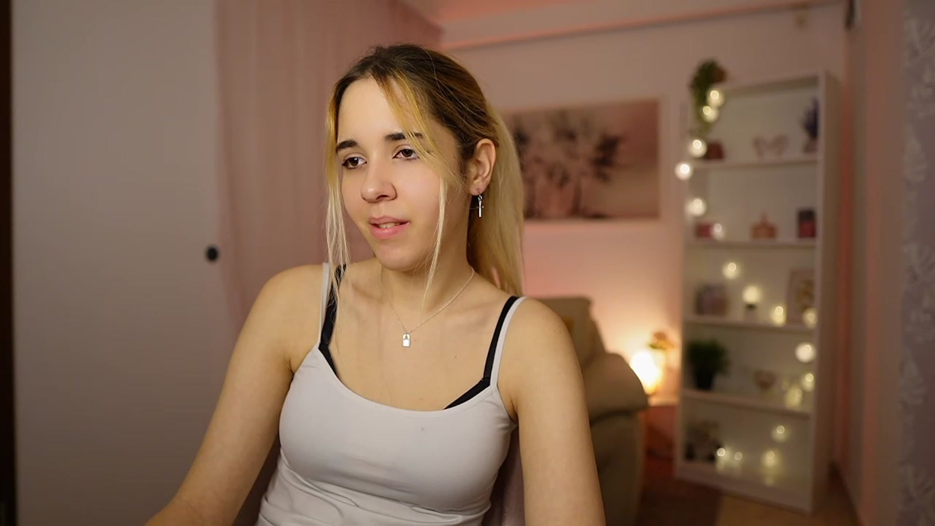 Gallery image thumbnail from Katie_Kush18's myfreecams stream on, 02/04/2024, 13:43 image 13 of 20