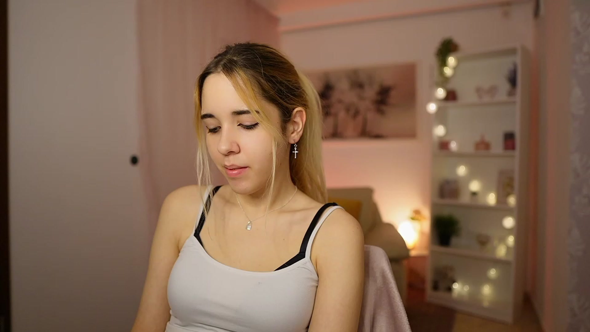 Gallery image thumbnail from Katie_Kush18's myfreecams stream on, 02/04/2024, 13:43 image 3 of 20