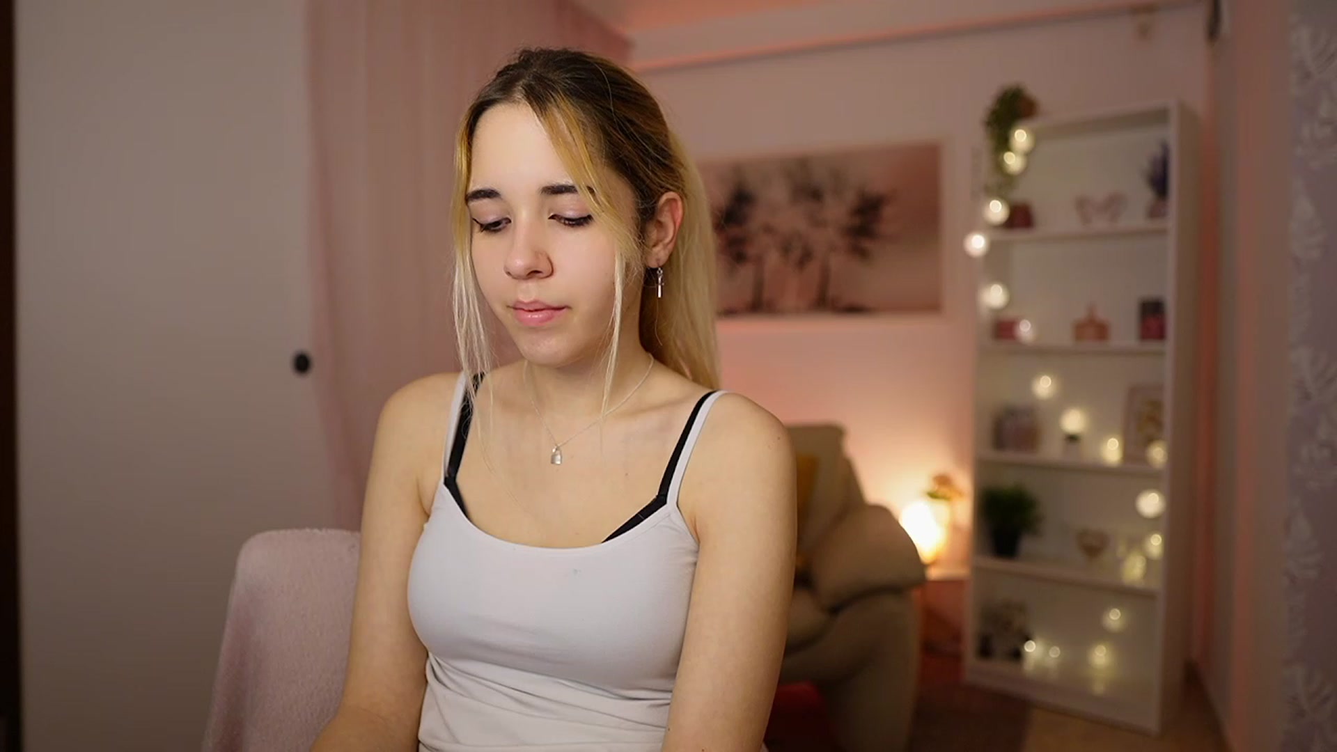 Gallery image thumbnail from Katie_Kush18's myfreecams stream on, 02/04/2024, 13:43 image 19 of 20