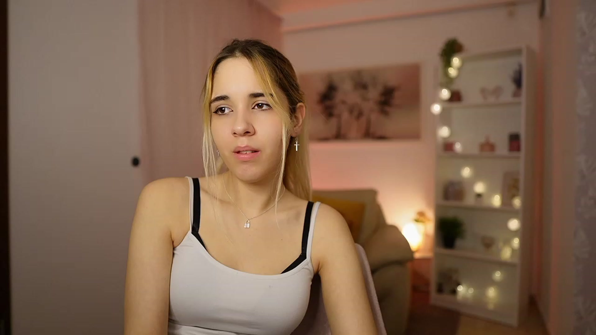 Gallery image thumbnail from Katie_Kush18's myfreecams stream on, 02/04/2024, 13:43 image 5 of 20