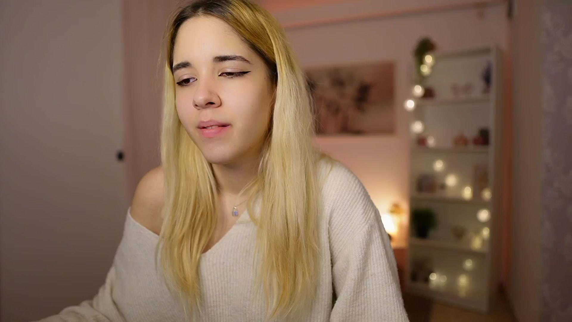 Gallery image thumbnail from Katie_Kush18's myfreecams stream on, 02/07/2024, 10:36 image 17 of 20
