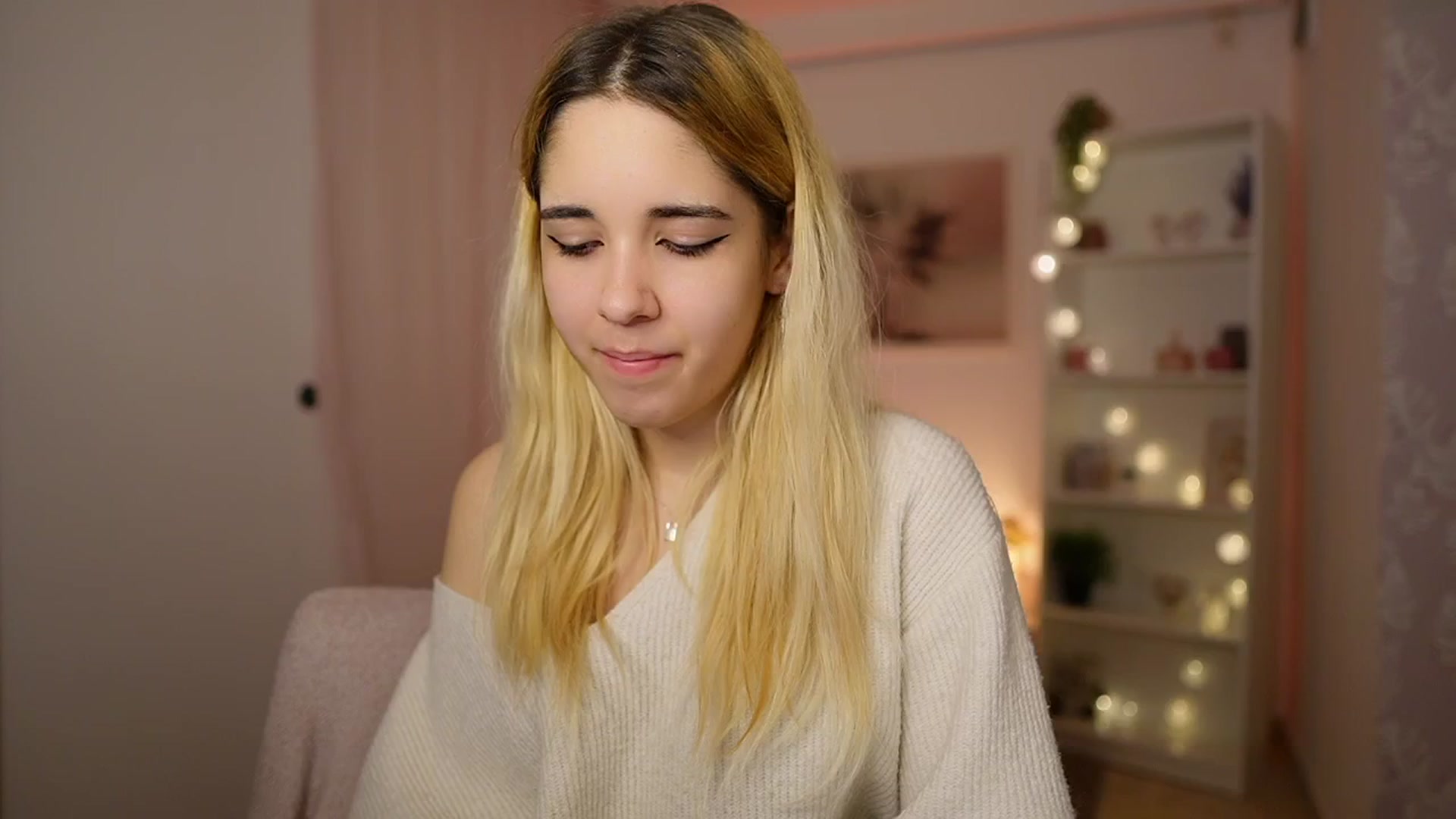 Gallery image thumbnail from Katie_Kush18's myfreecams stream on, 02/07/2024, 11:35 image 13 of 20