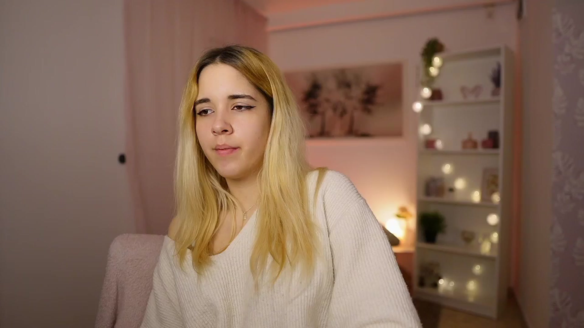 Gallery image thumbnail from Katie_Kush18's myfreecams stream on, 02/07/2024, 13:36 image 6 of 20
