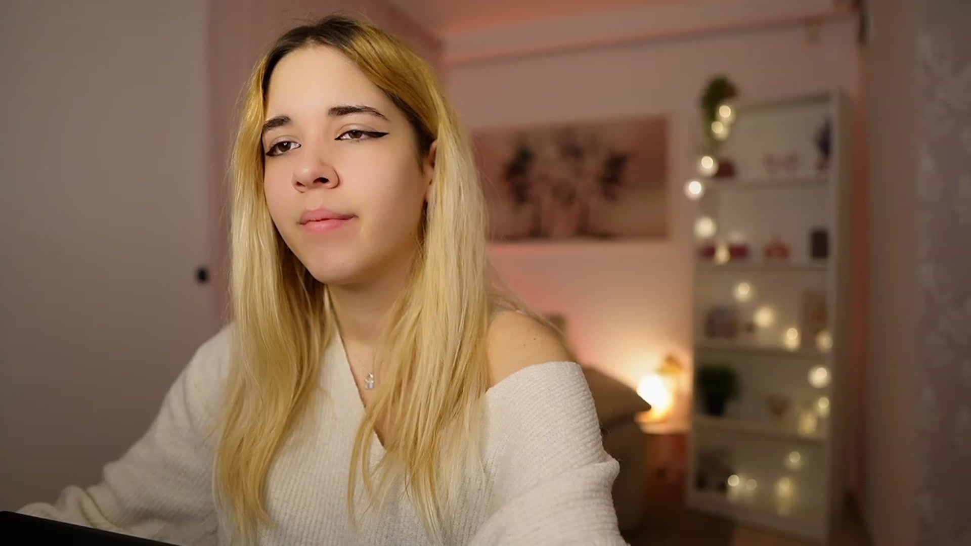 Gallery image thumbnail from Katie_Kush18's myfreecams stream on, 02/08/2024, 10:47 image 15 of 20