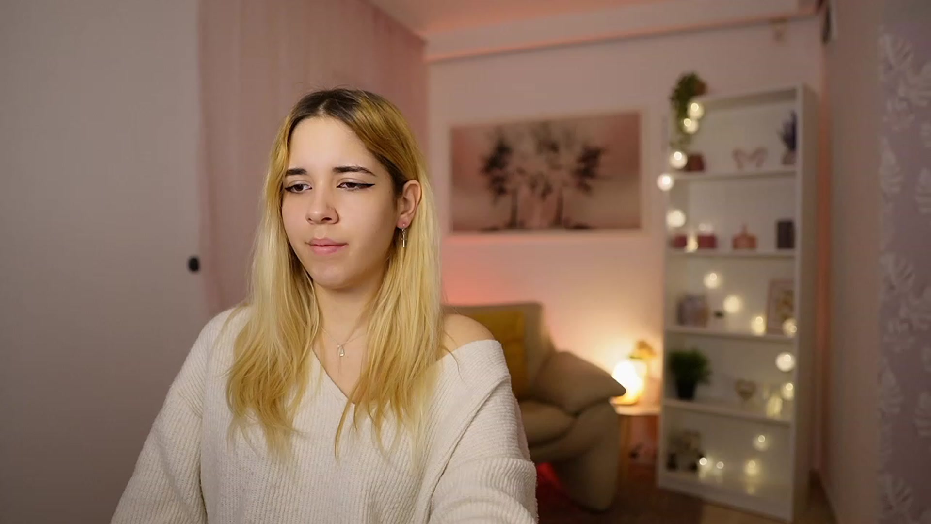 Gallery image thumbnail from Katie_Kush18's myfreecams stream on, 02/08/2024, 11:35 image 13 of 20