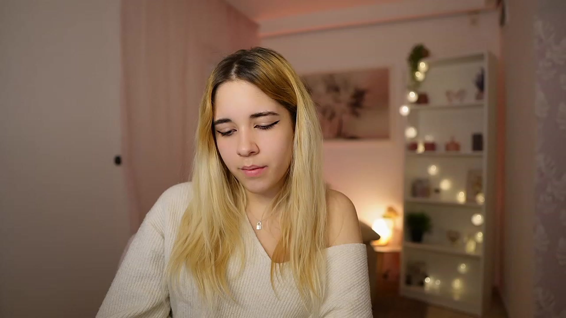 Gallery image thumbnail from Katie_Kush18's myfreecams stream on, 02/08/2024, 11:35 image 1 of 20