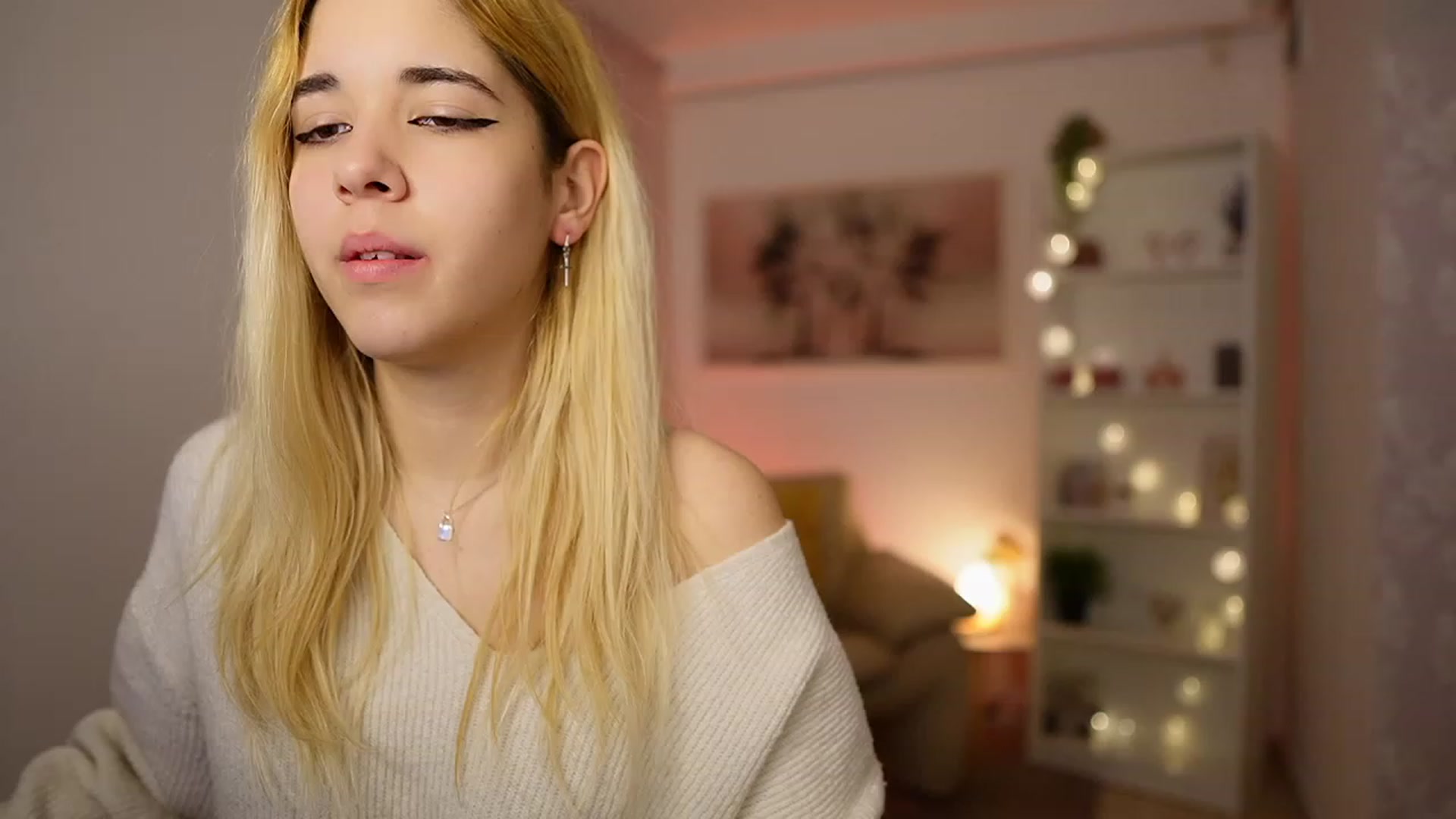 Gallery image thumbnail from Katie_Kush18's myfreecams stream on, 02/08/2024, 11:35 image 12 of 20