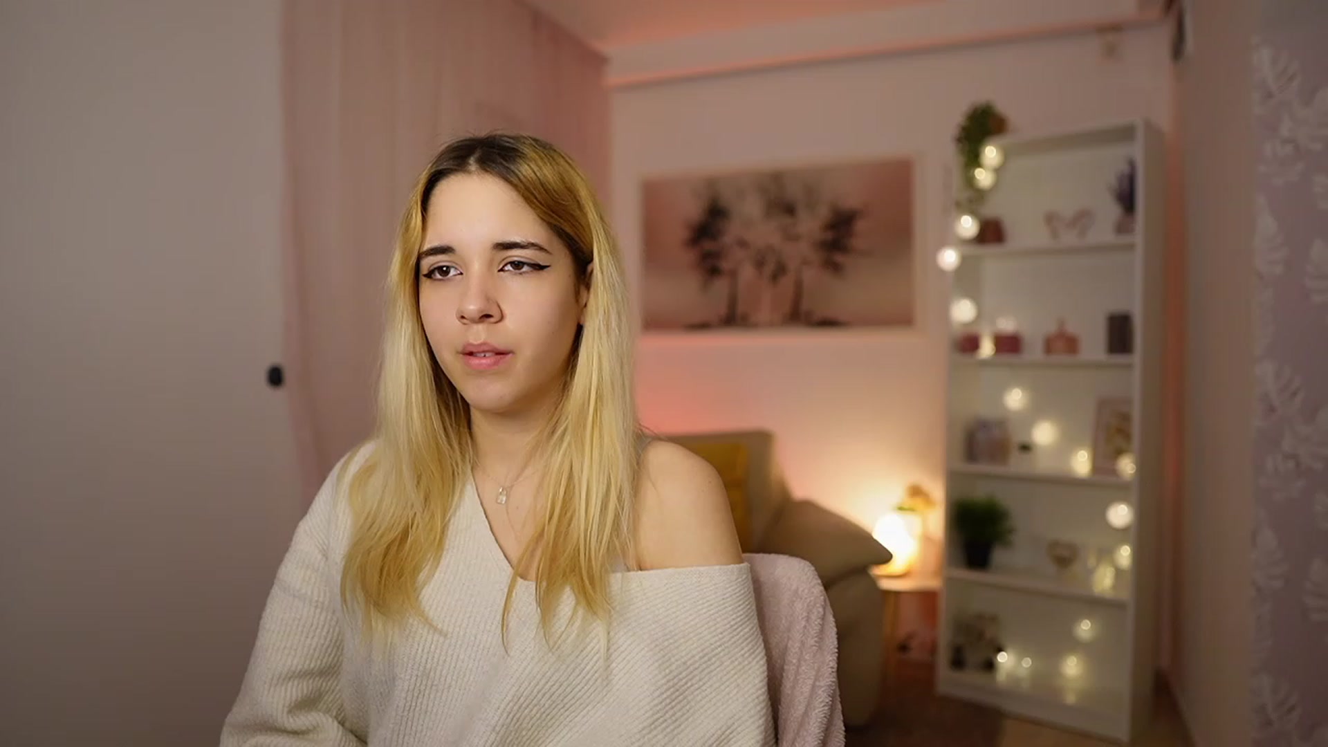 Gallery image thumbnail from Katie_Kush18's myfreecams stream on, 02/08/2024, 13:19 image 6 of 20
