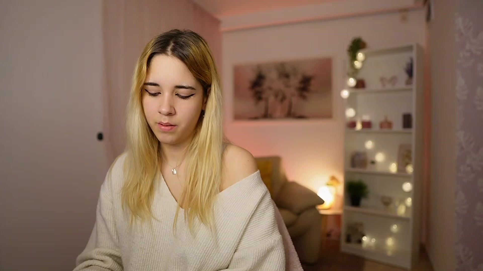 Gallery image thumbnail from Katie_Kush18's myfreecams stream on, 02/08/2024, 13:19 image 8 of 20