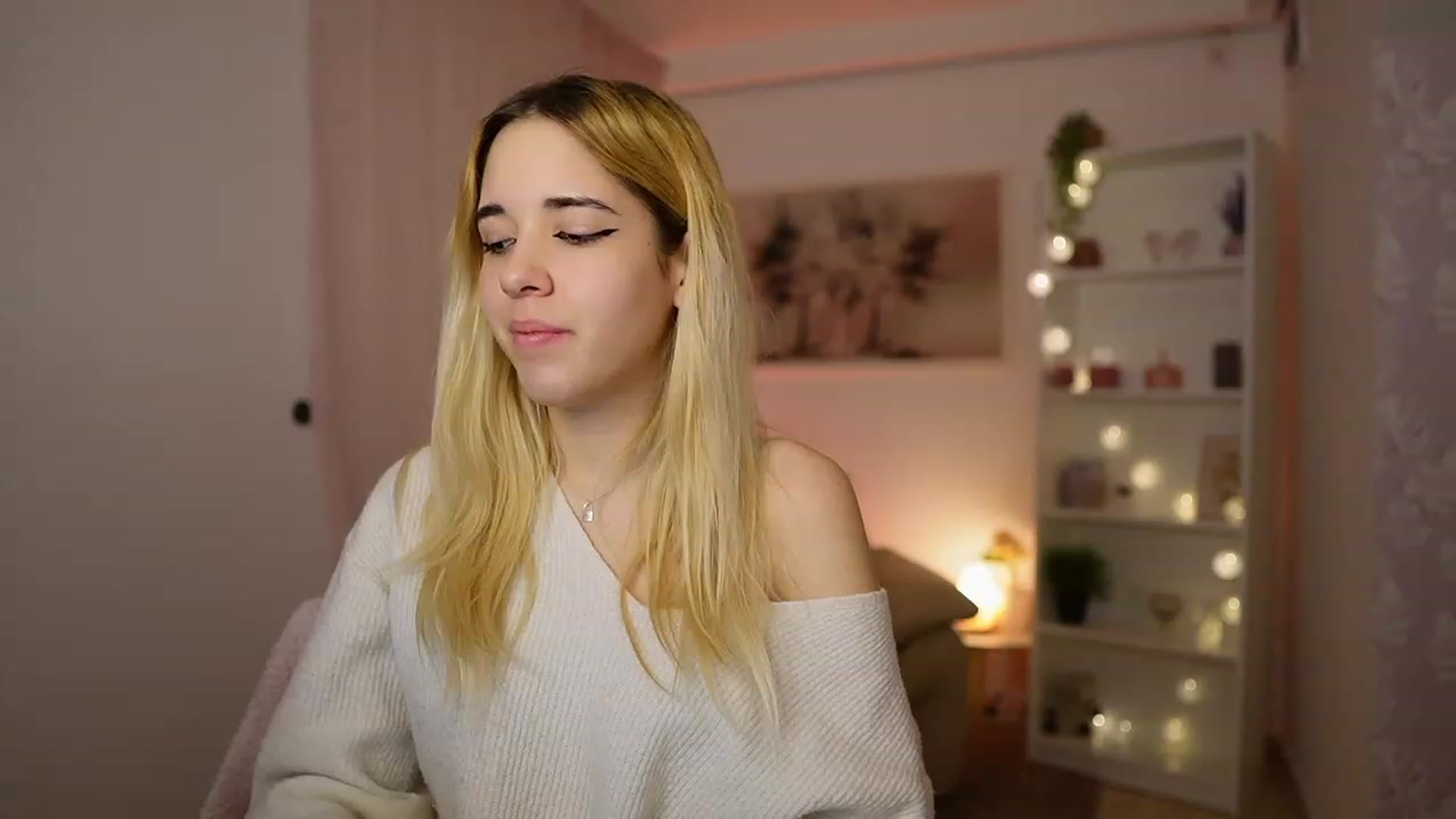Gallery image thumbnail from Katie_Kush18's myfreecams stream on, 02/08/2024, 13:19 image 4 of 20