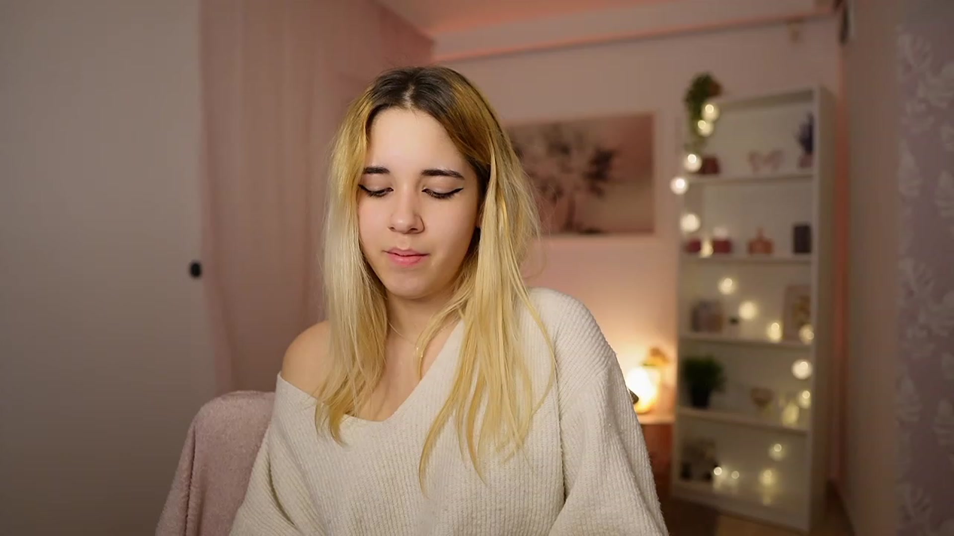 Gallery image thumbnail from Katie_Kush18's myfreecams stream on, 02/08/2024, 16:48 image 13 of 20