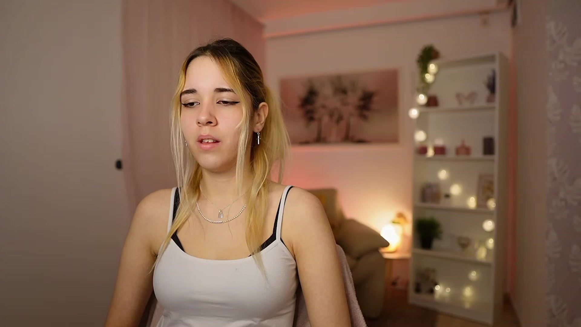 Gallery image thumbnail from Katie_Kush18's myfreecams stream on, 02/09/2024, 13:31 image 3 of 20