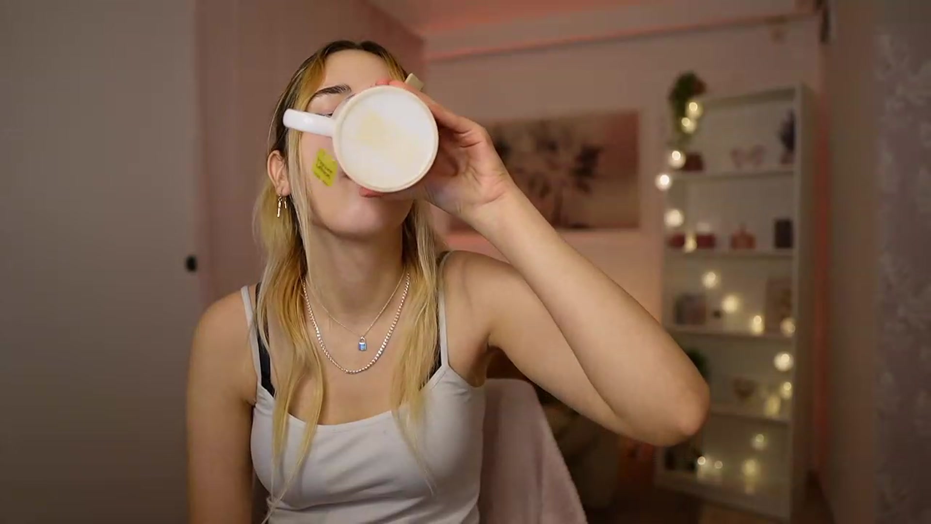 Gallery image thumbnail from Katie_Kush18's myfreecams stream on, 02/09/2024, 13:31 image 17 of 20