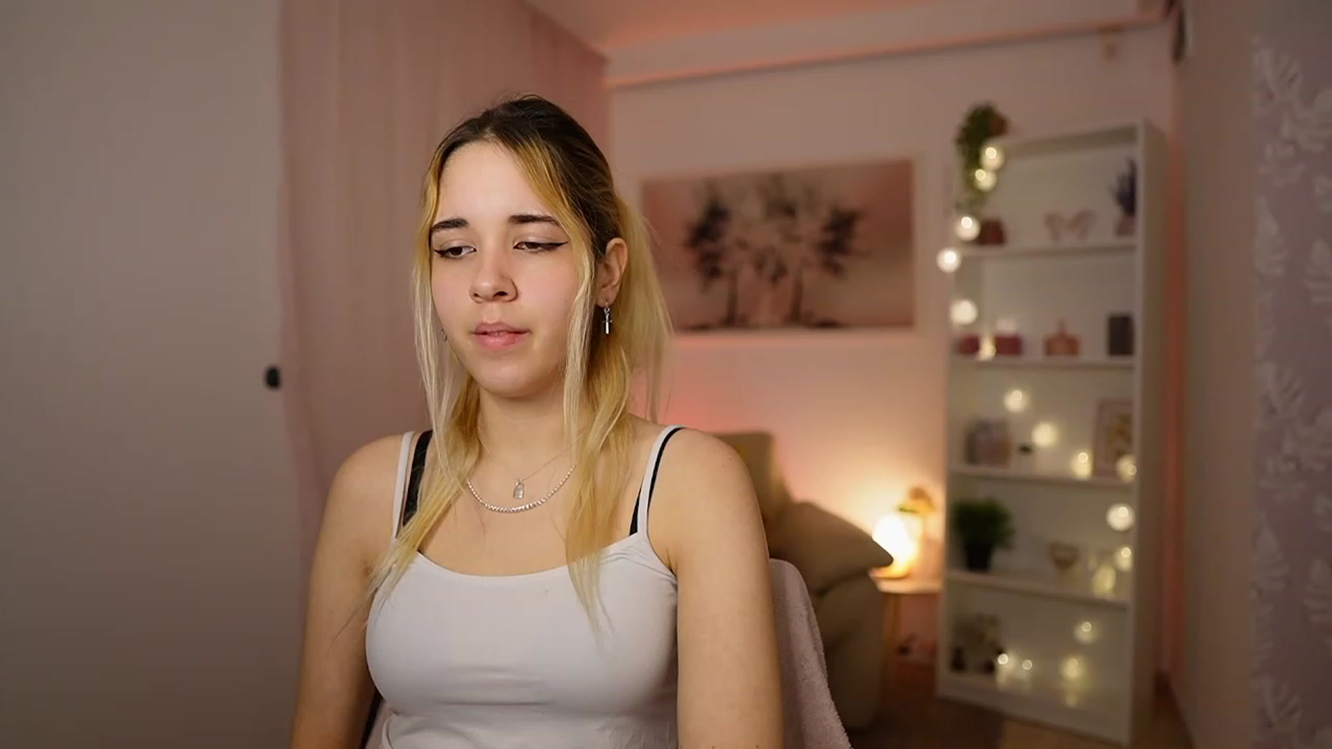 Gallery image thumbnail from Katie_Kush18's myfreecams stream on, 02/09/2024, 13:31 image 5 of 20