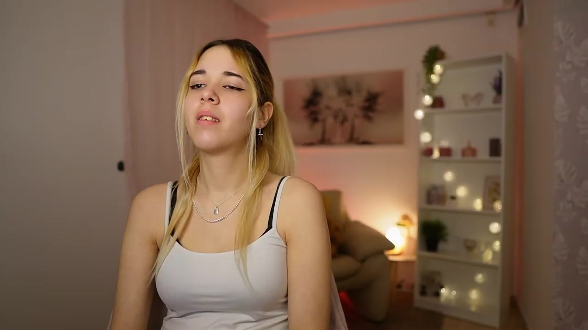 Gallery image thumbnail from Katie_Kush18's myfreecams stream on, 02/09/2024, 13:31 image 13 of 20