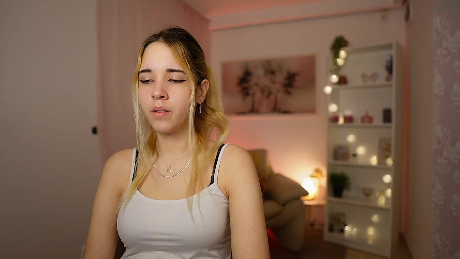 Gallery image thumbnail from Katie_Kush18's myfreecams stream on, 02/09/2024, 13:31 image 10 of 20